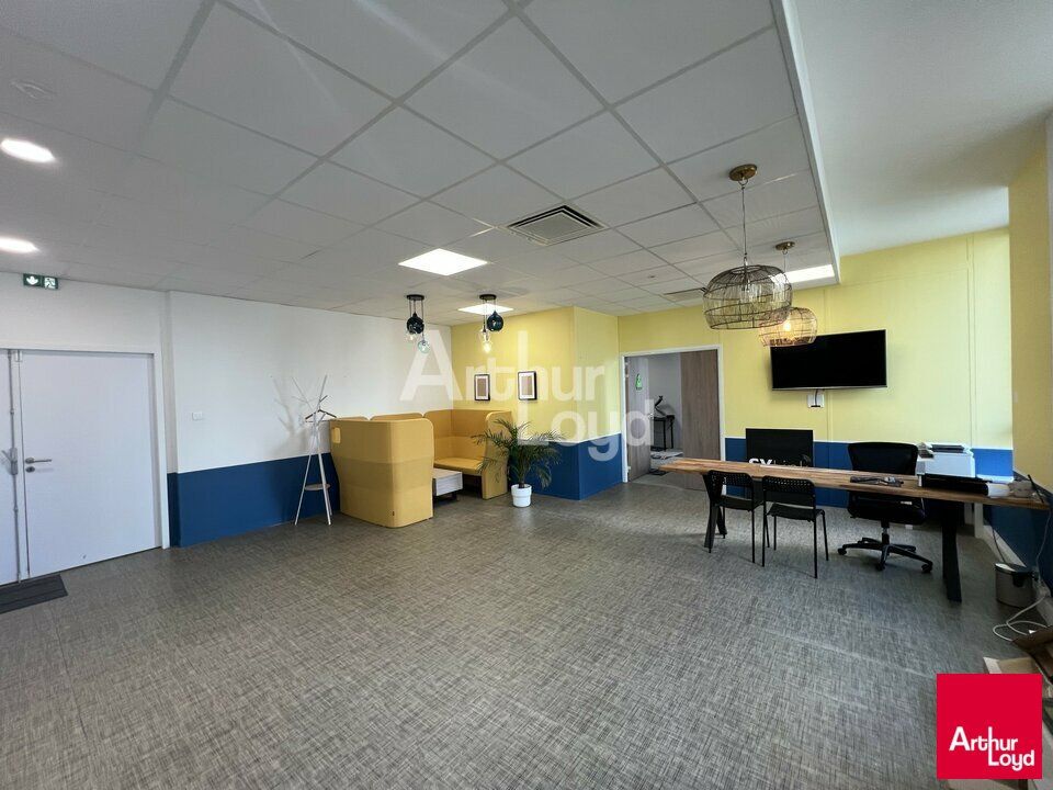 SAINT JACQUES DE LA LANDE - LA COURROUZE - BUREAUX A VENDRE - 700 M² DIVISIBLES