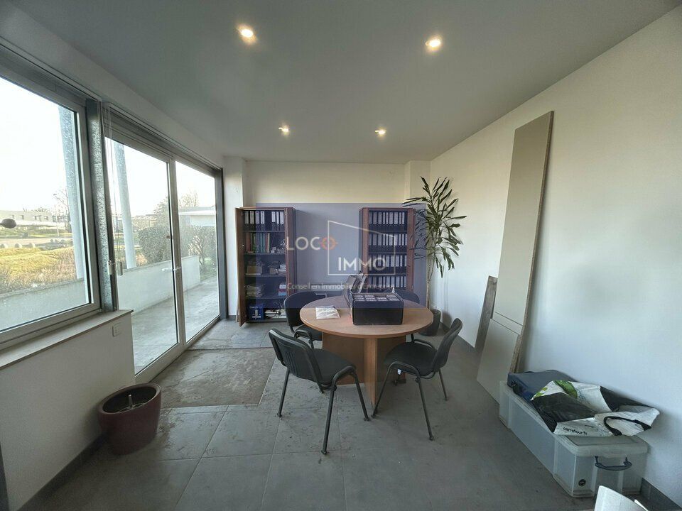 Location local d''activites 120 m² non divisibles