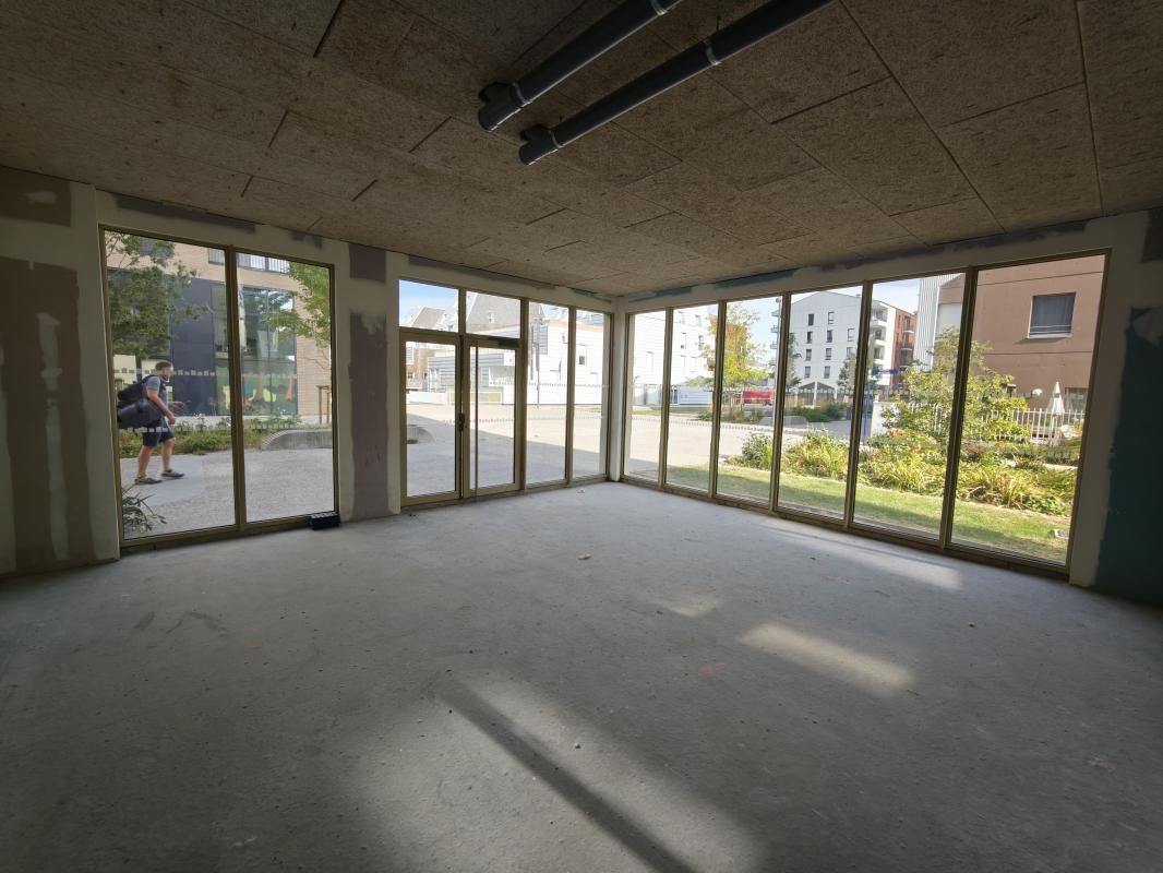Location local commercial 132 m² non divisibles