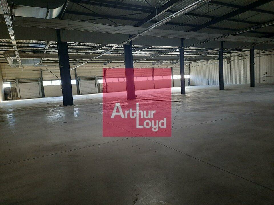 CLERMONT FERRAND A LOUER LOCAL D'ACTIVITÉ 2 364 M² - 1 QUAI