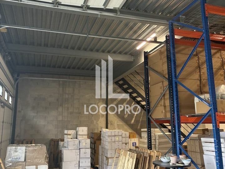 A LOUER OU A VENDRE - LOCAL D'ACTIVITÉ - 209 M2 - ROQUEBRUNE SUR ARGENS