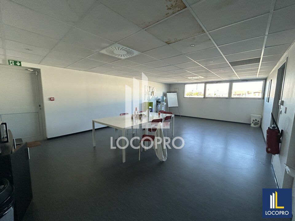 A LOUER - BUREAUX - 347 M2 DIVISIBLES - CANNES LA BOCCA 