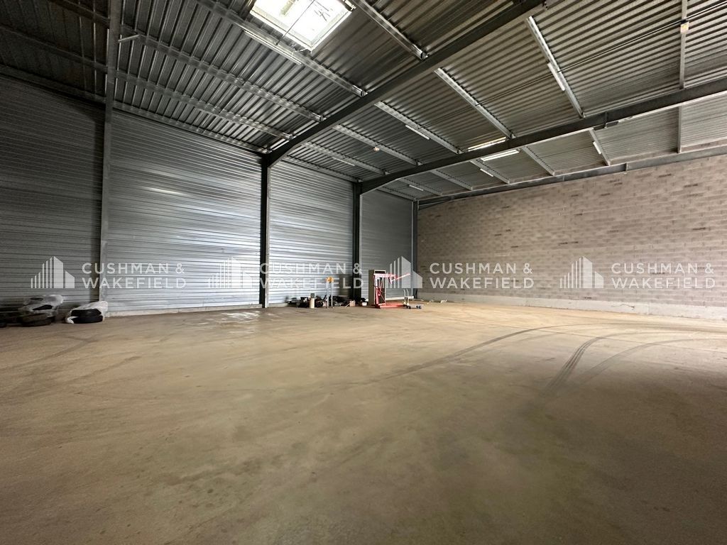 Location activités 846 m² non divisibles