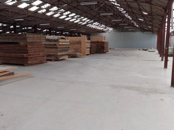 Location entrepôts 10000 m² non divisibles