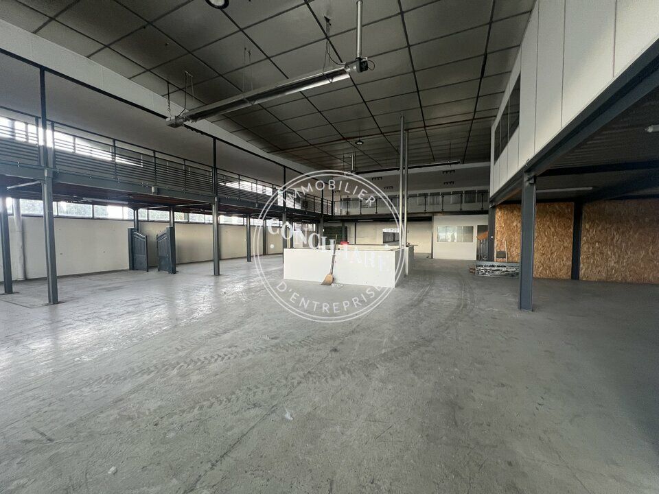 Location entrepot 2500 m² non divisibles