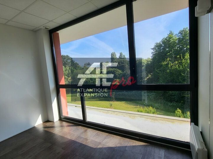 ATLANTIQUE EXPANSION PRO vous PROPOSE : BUREAUX 105 m² A LOUER – IDÉAL ACTIVITÉ MÉDICALE OU PARAMÉDICALE