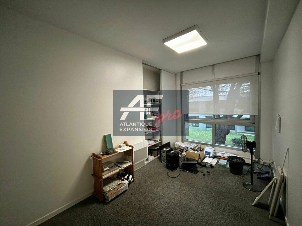 BUREAUX À LOUER 65,50 m² – IMMEUBLE TERTIAIRE – PARKING PRIVÉ – IDÉAL ACTIVITÉ BtoB
