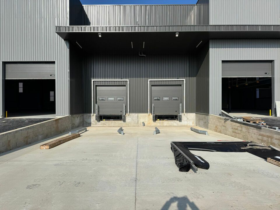 Location local d''activites 820 m² non divisibles