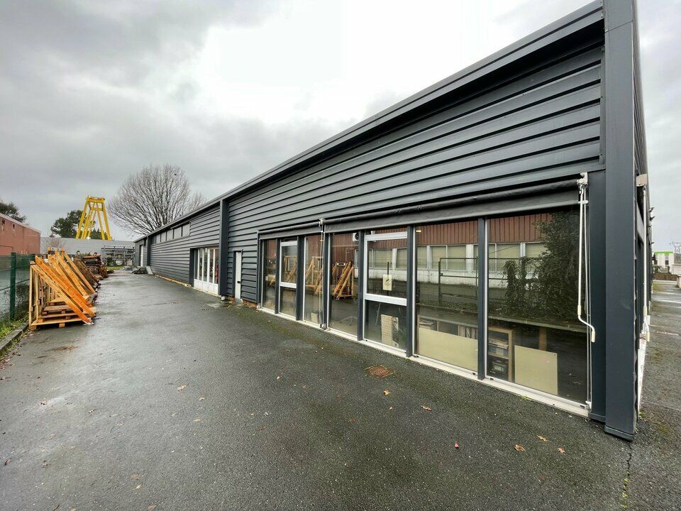 Location local d''activites 1320 m² non divisibles
