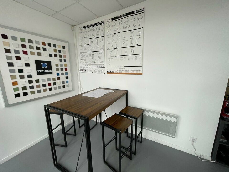 AU COEUR DE LA ZONE BERSOL, BATIMENT DE 1 380 M² A LOUER