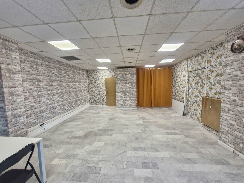 LOCAL COMMERCIAL LOCATION PURE