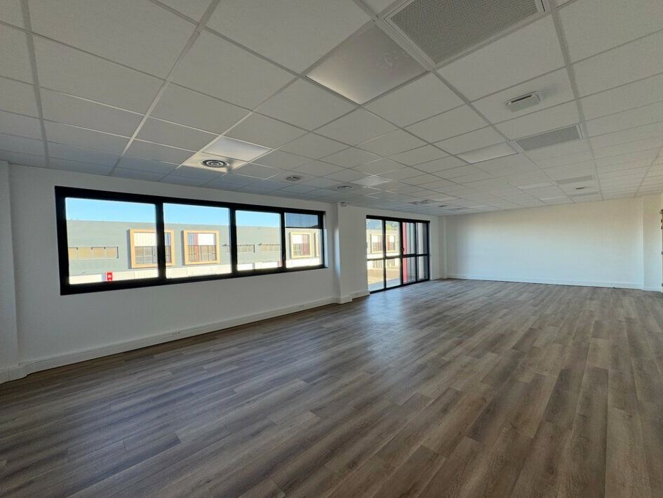 Location local d''activites 606.71 m² non divisibles