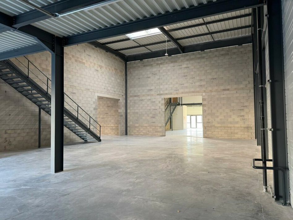 à Louer - Locaux d'activité - Vilage d'entreprise neuf.