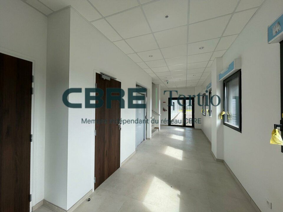 PLATEAU DE BUREAU NEUF - 15 MIN DE TOURS