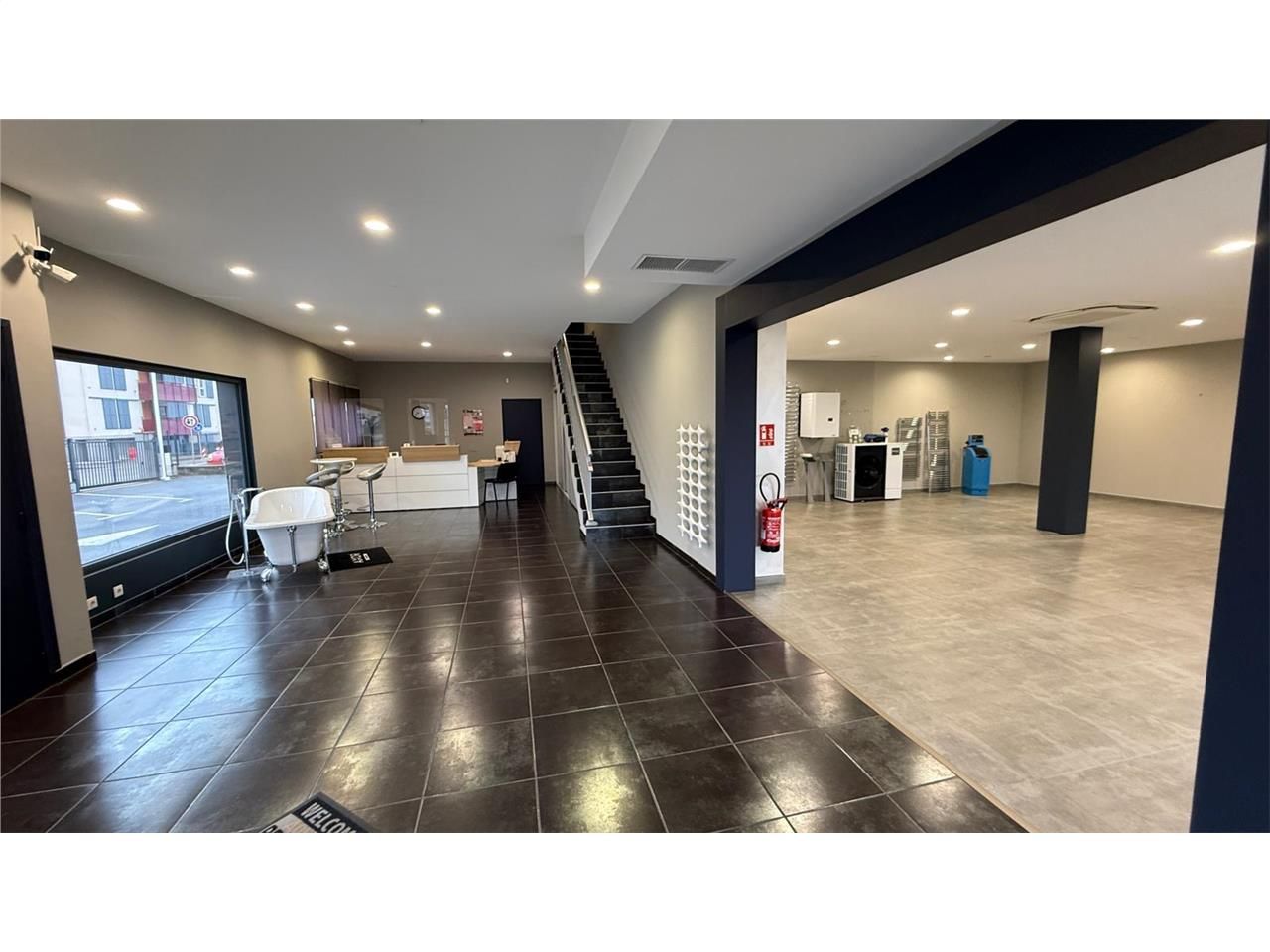 Vente entrepots 843 m² non divisibles