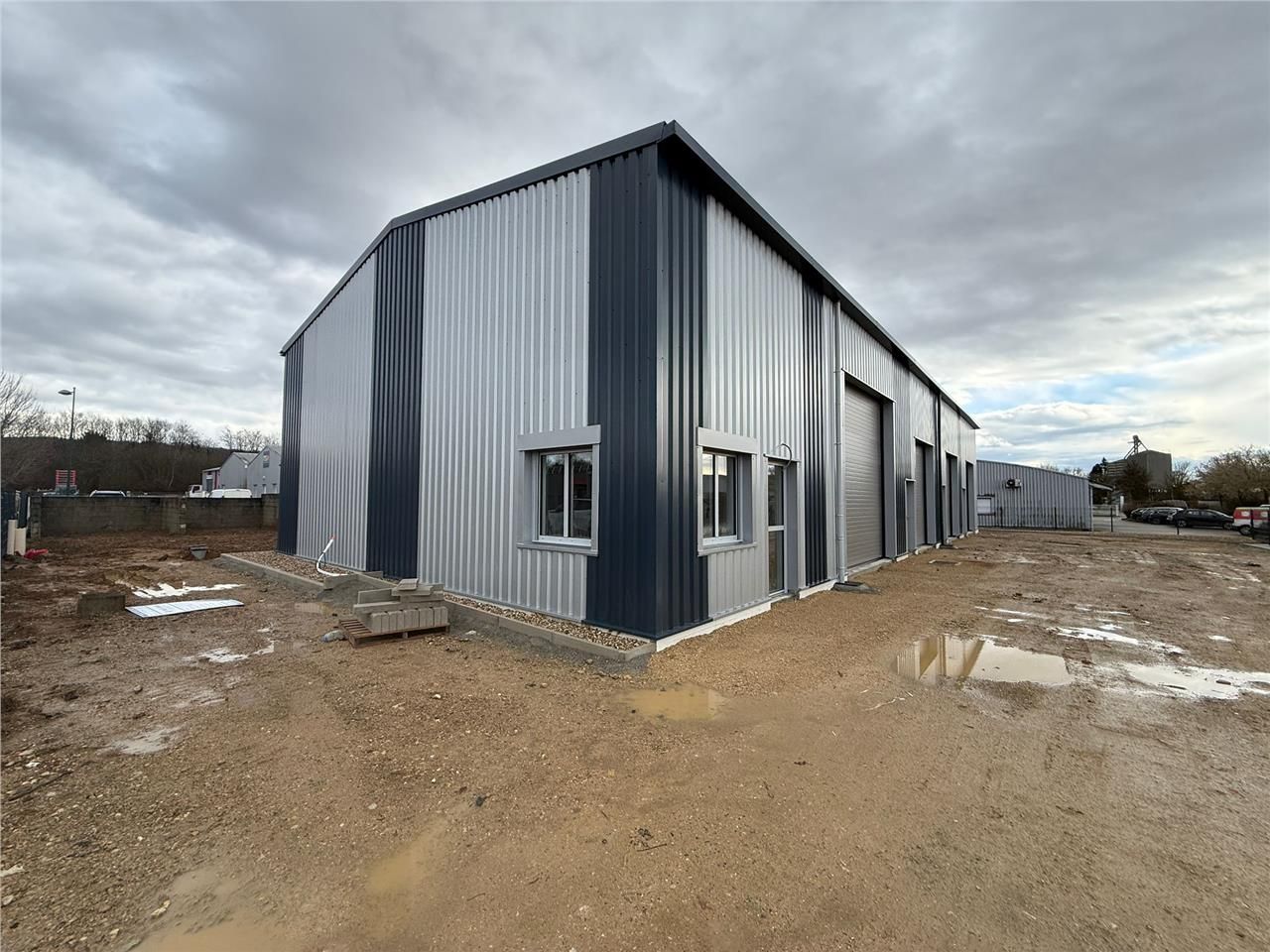 Location entrepots 125 m² non divisibles