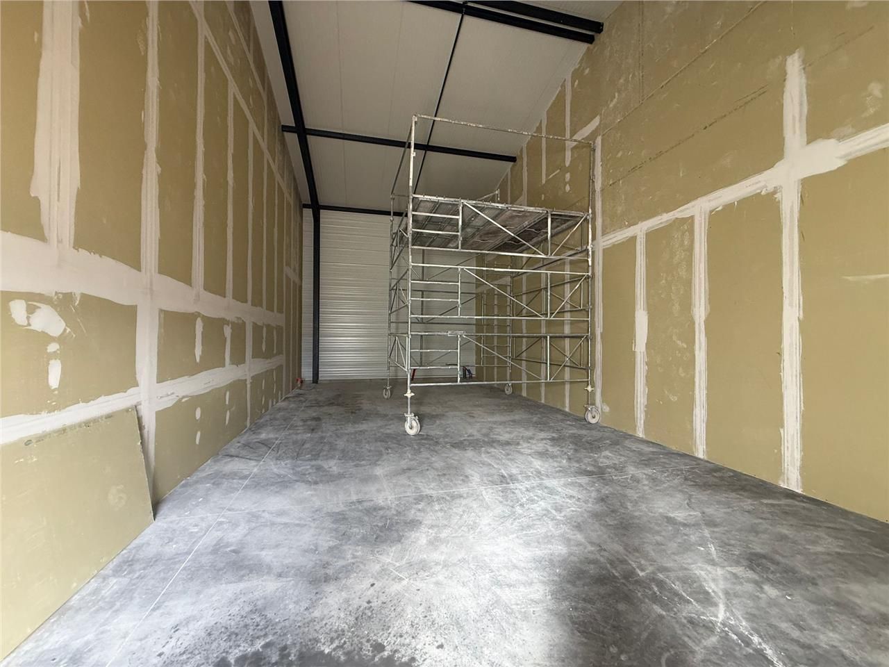 Location entrepots 69 m² non divisibles