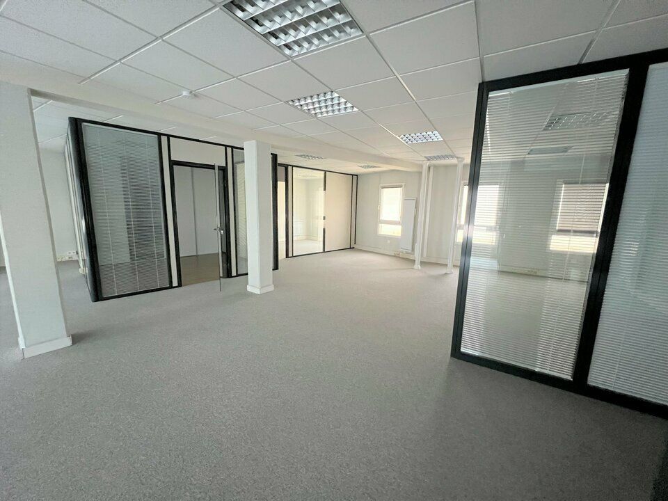 A louer : Bureaux 137 m² Parkings 3 - Tours Hyper Centre / Place Jean Jaurès