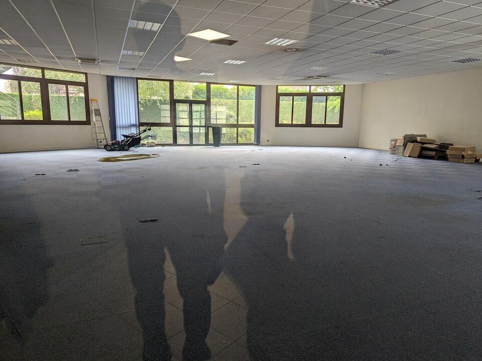 Location bureaux 1416.81 m² divisibles à partir de 182.55 m²