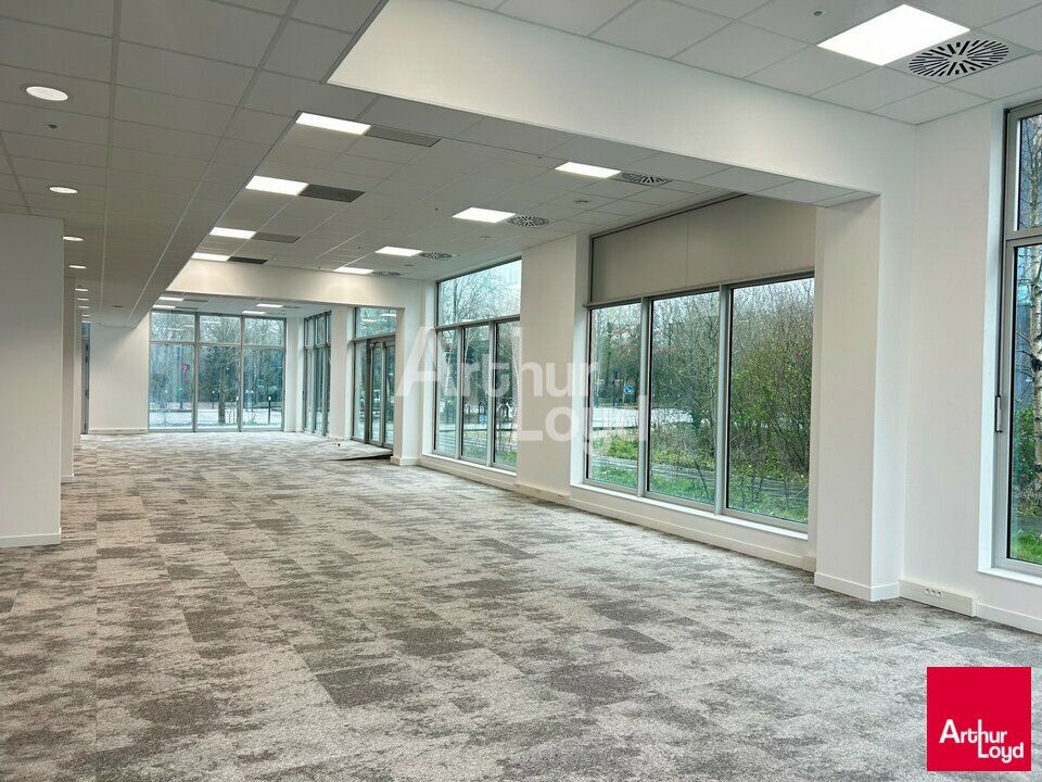 LA COURROUZE - IMMEUBLE NEUF - BUREAUX A LOUER