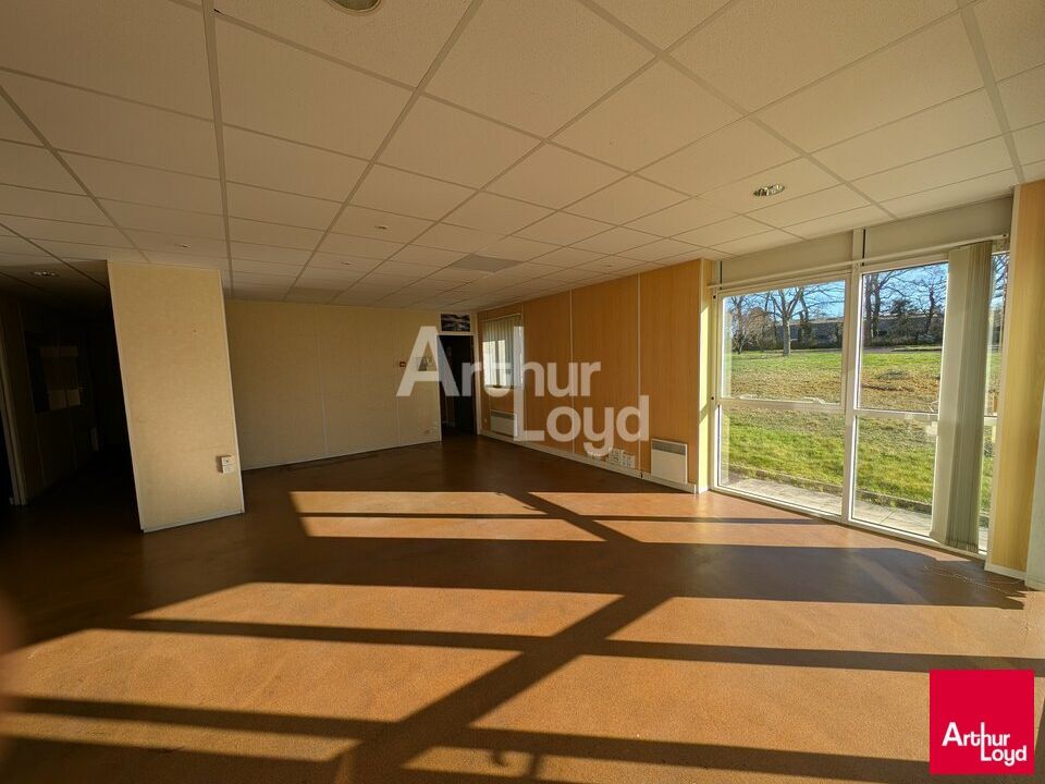 BRUZ - LOCAL D'ACTIVITE INDEPENDANT - GRAND FONCIER DE 16 000 M²