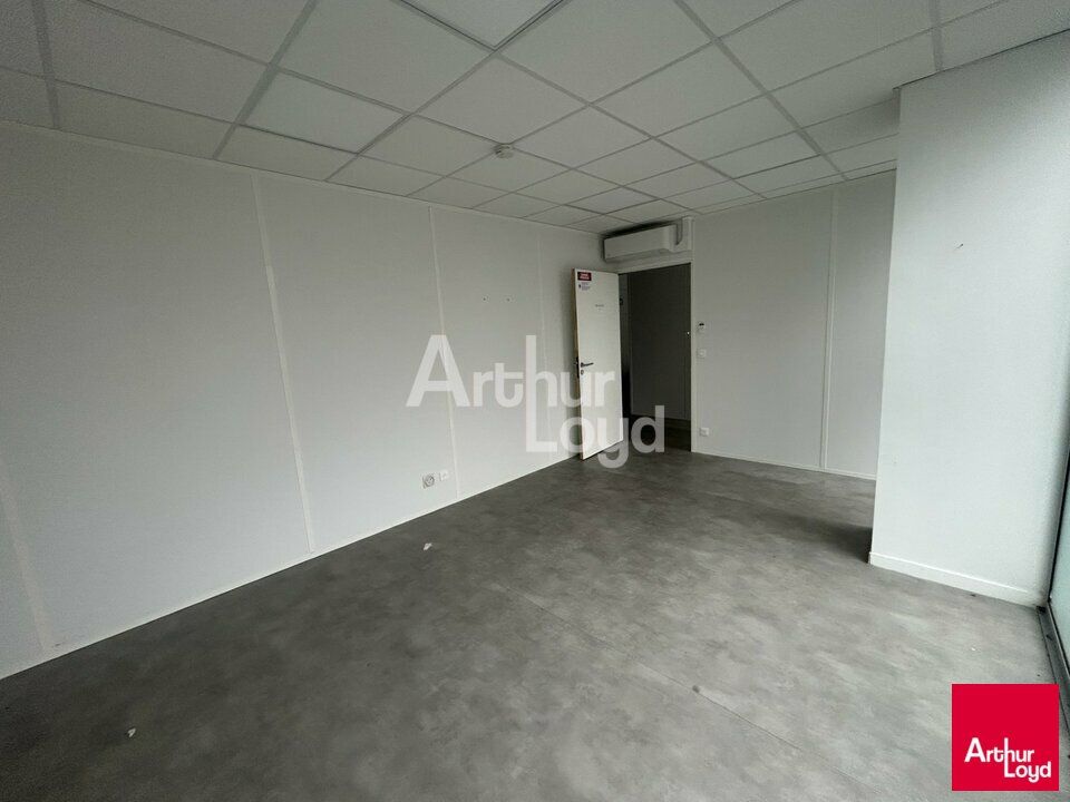 RENNES CENTRE PROCHE GARE - LOCAL COMMERCIAL A LOUER