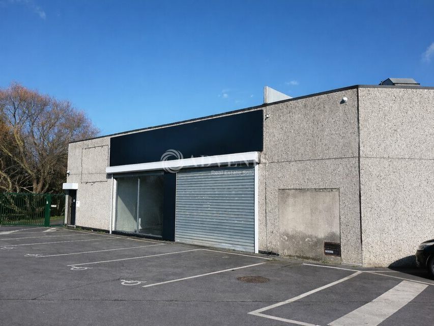 Location local commercial 360 m² non divisibles