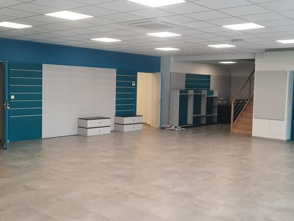 Location local commercial 349 m² non divisibles