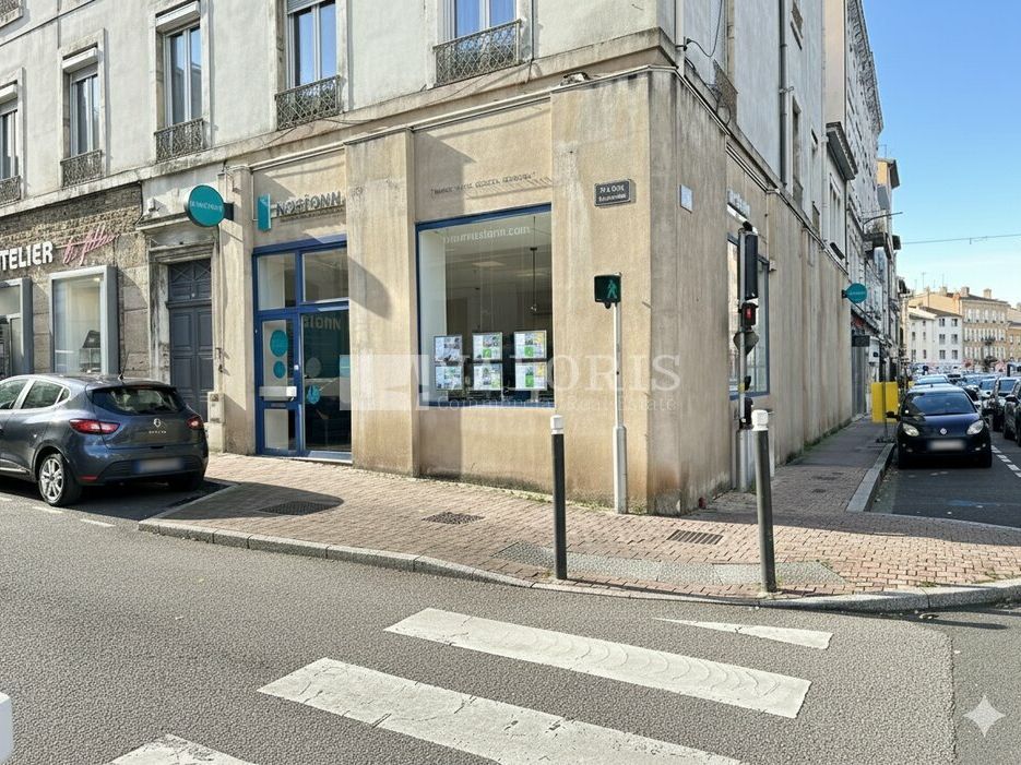 Location local commercial 130 m² non divisibles