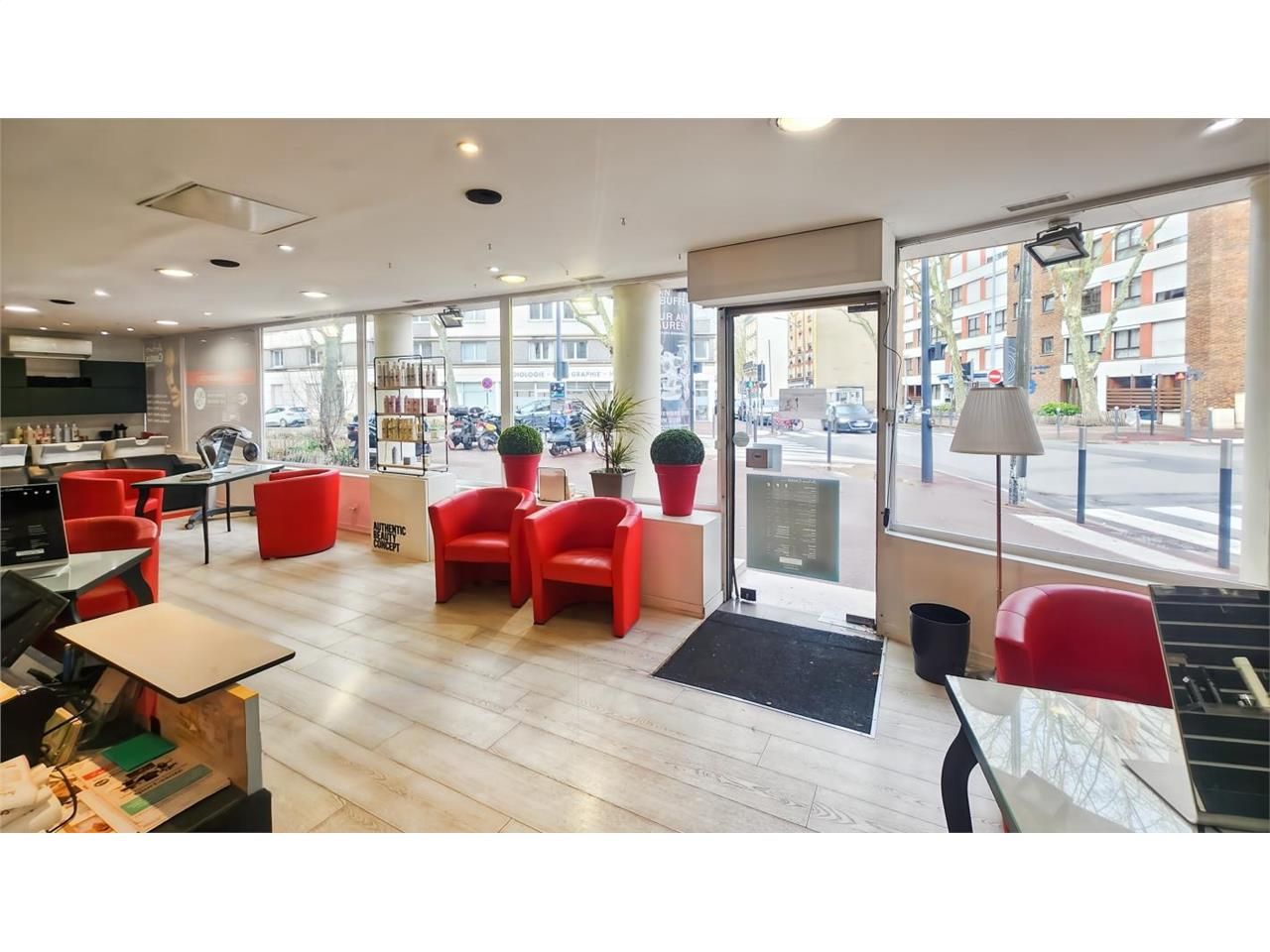 Location local commercial 61 m² non divisibles