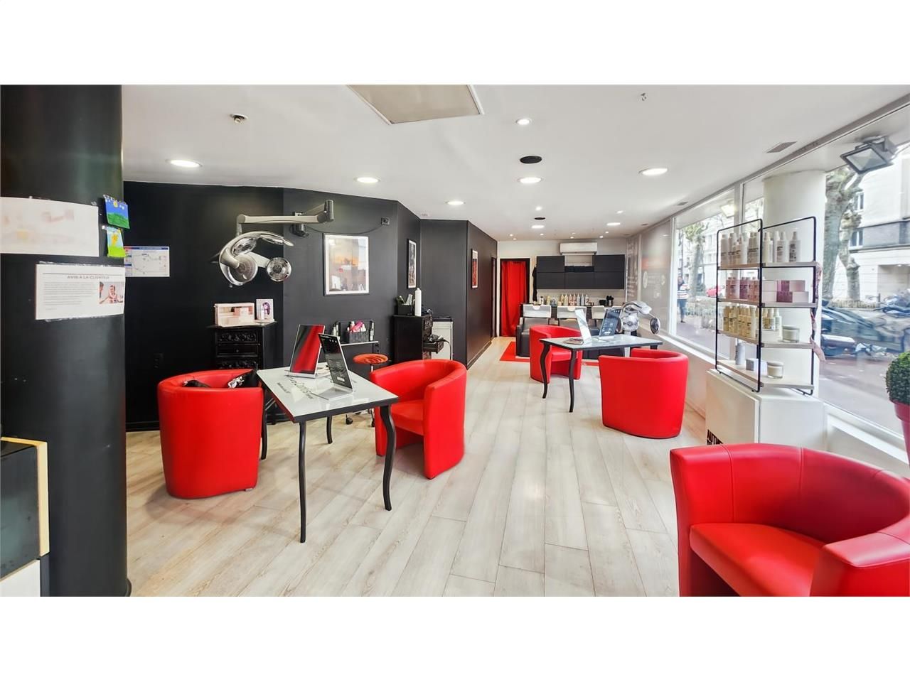 Location local commercial 61 m² non divisibles