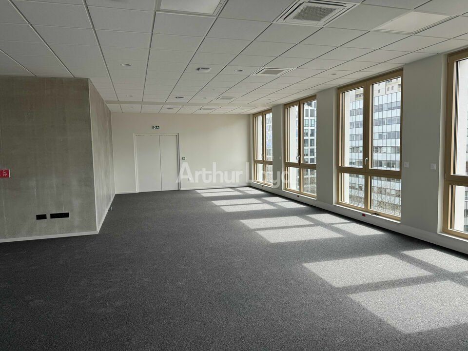 Programme d'exception à Strasbourg Wacken, alliant performance énergétique, accessibilité, et emplacement stratégique pour un cadre de travail premium.