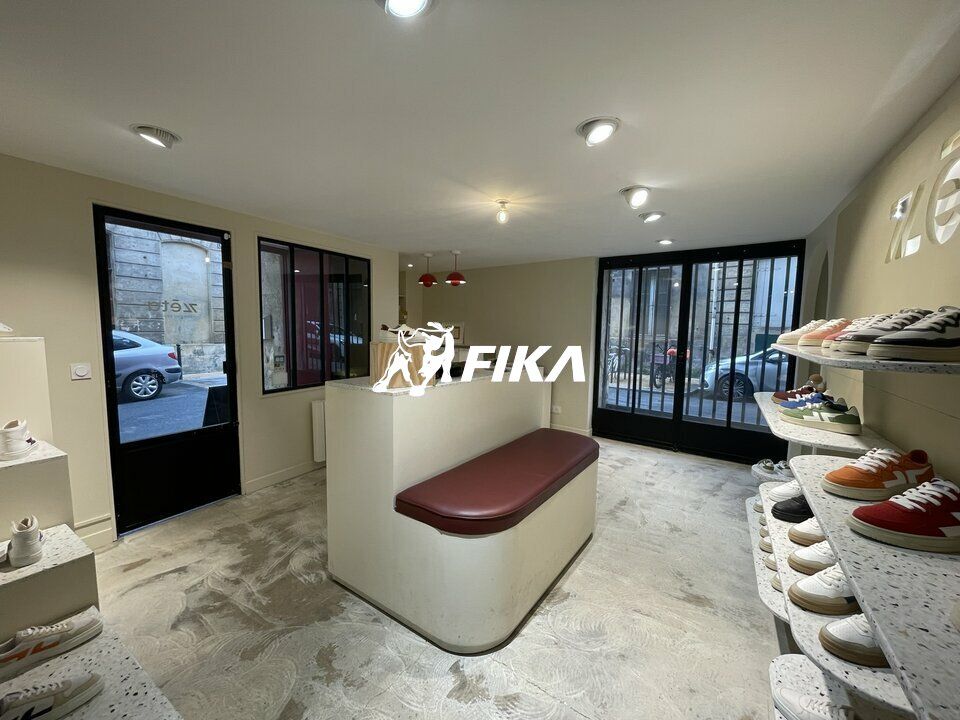 A LOUER - BUREAUX - 180 m² - (33000) BORDEAUX