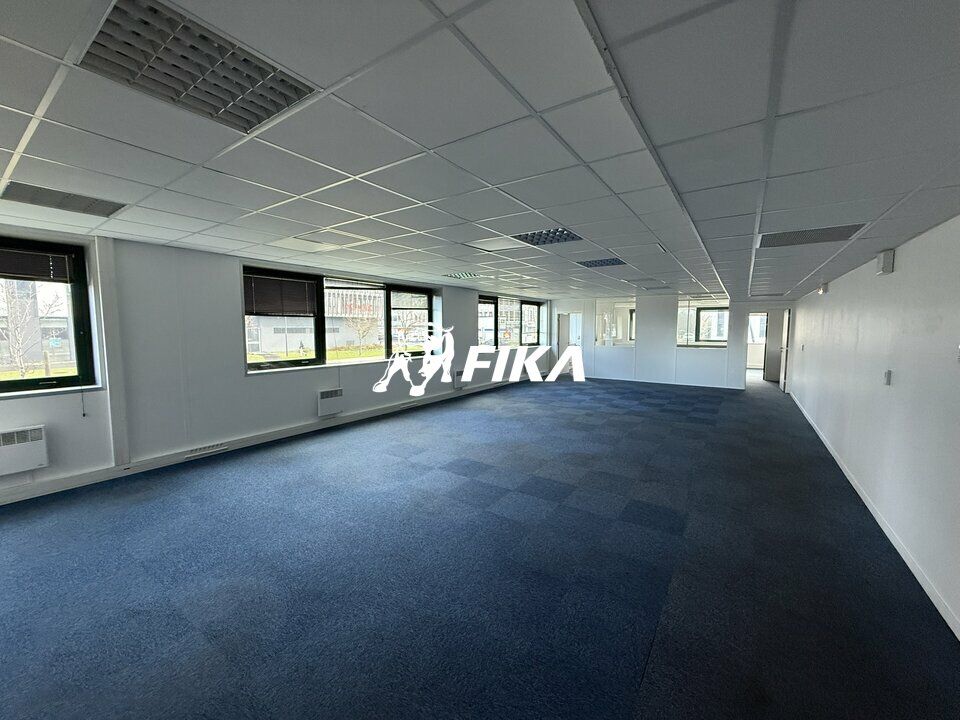 BUREAUX - A LOUER - 360 m² DIVISIBLE A PARTIR DE 139m² - (33520) - BRUGES