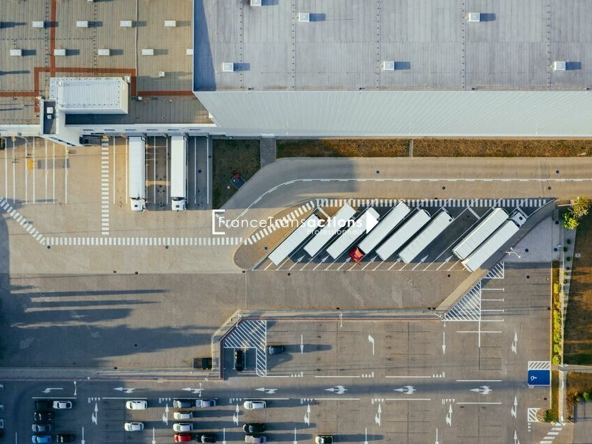 Location local commercial 900 m² non divisibles