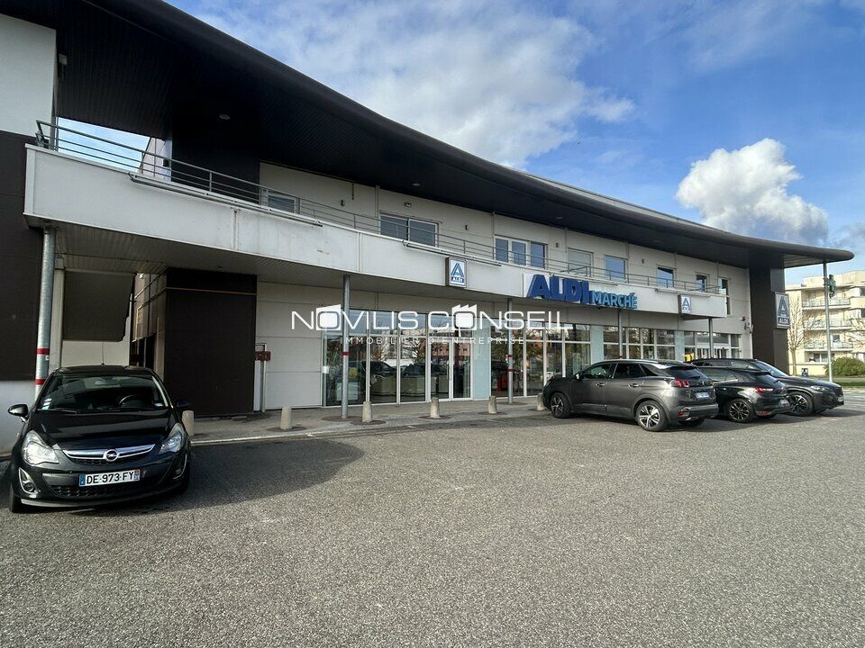 Location local commercial 610 m² non divisibles