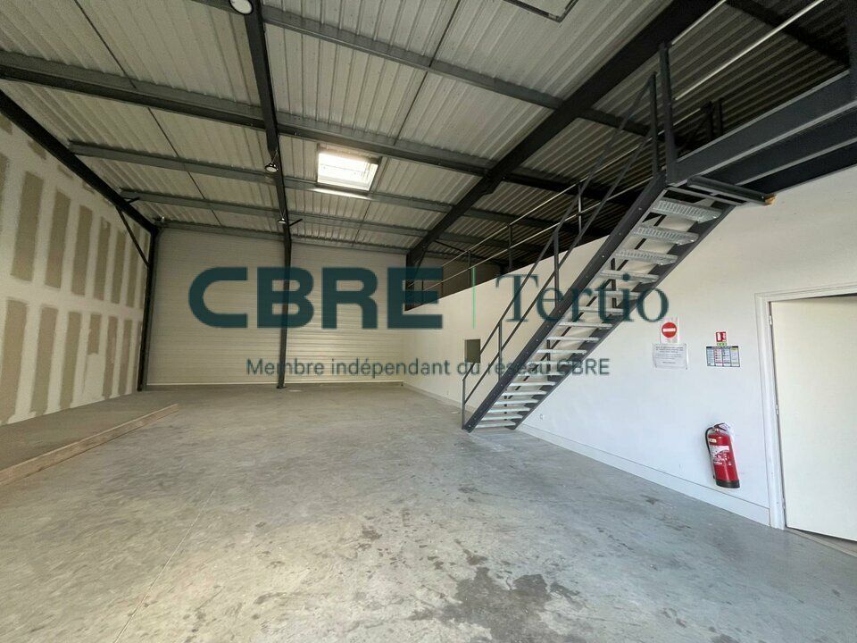 Location local d''activites 420 m² non divisibles