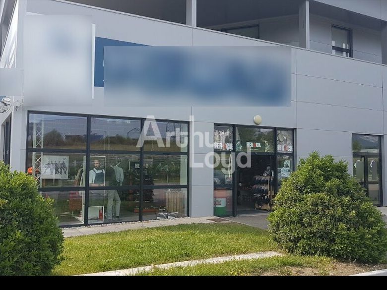 Vente local commercial 178.11 m² non divisibles