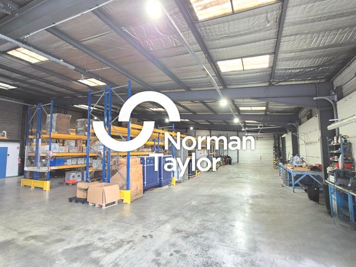 Location local d''activites 1000 m² non divisibles