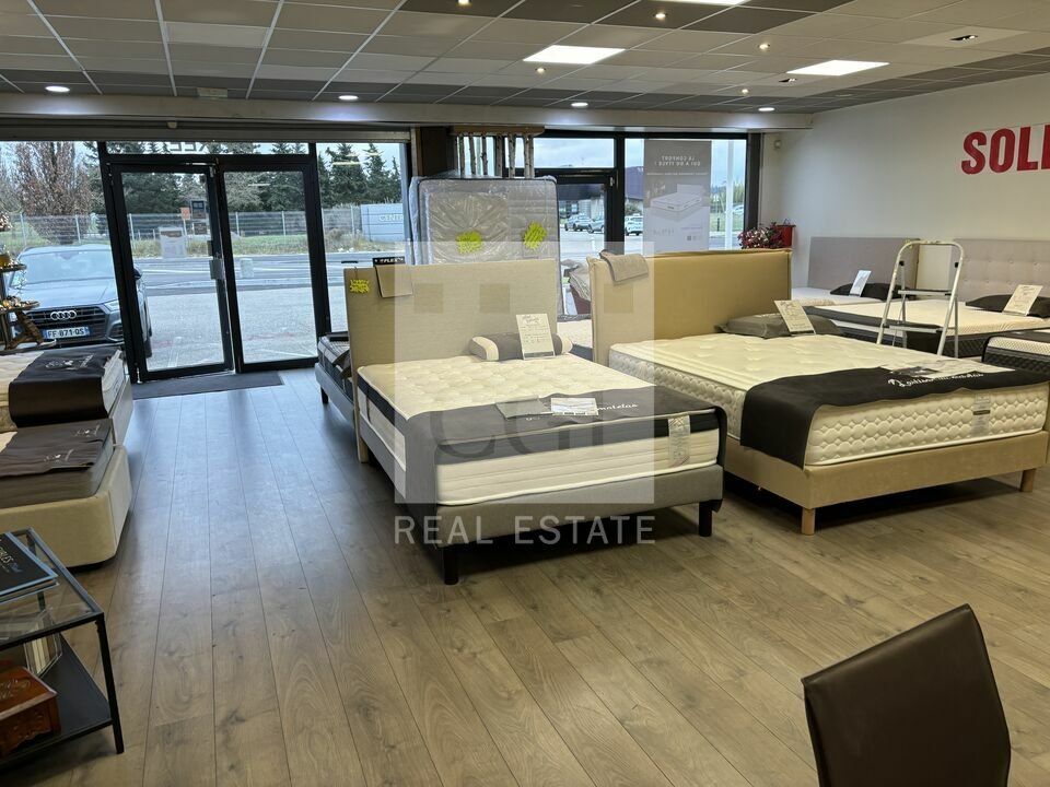 À LOUER – LOCAL COMMERCIAL 200 m² – SAINT-PRIEST / VISIBILITÉ RN6