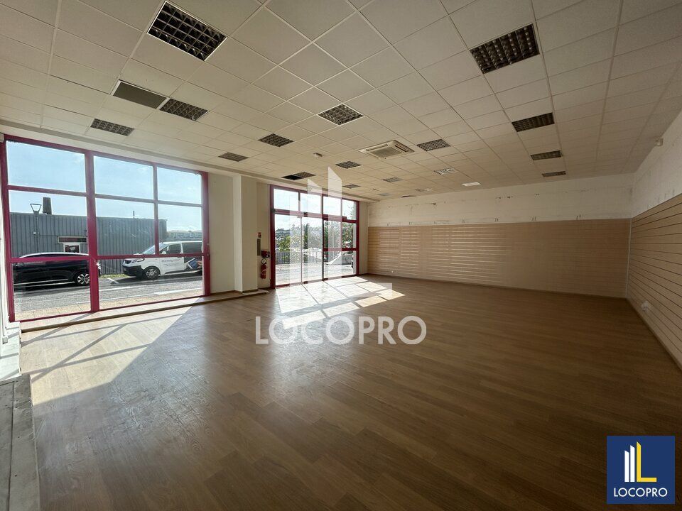 Location local d''activites 740 m² divisibles à partir de 240 m²