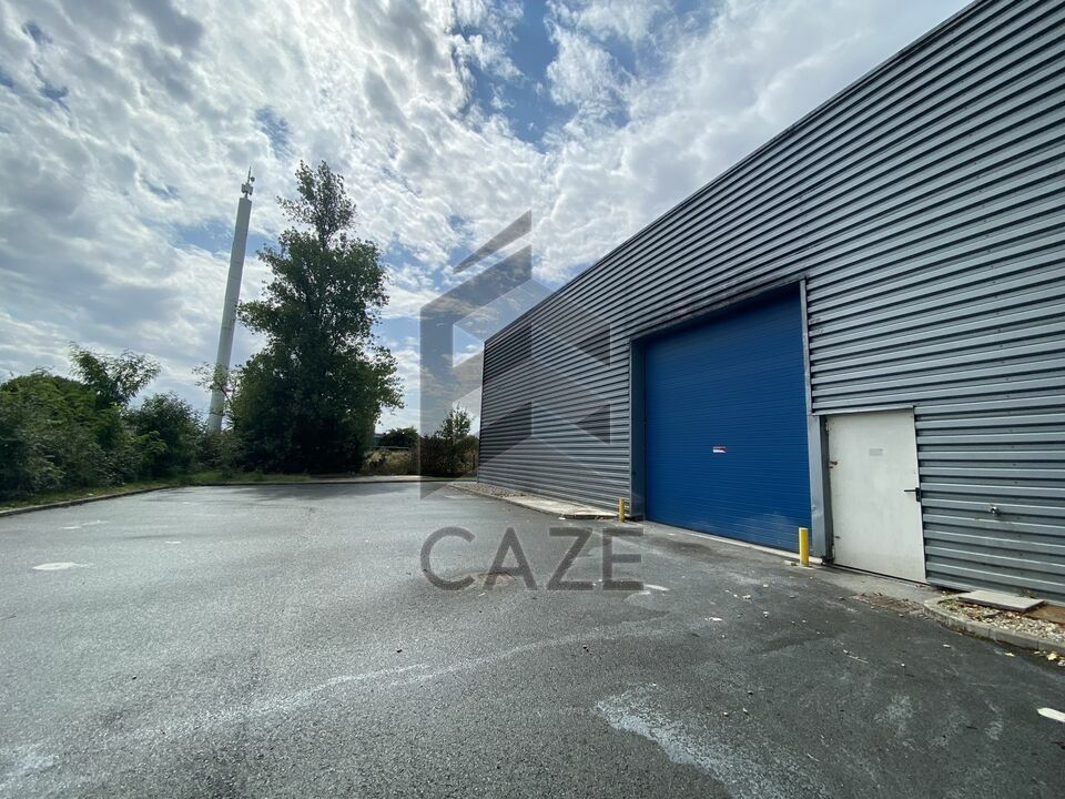 Location local d''activites 300 m² non divisibles