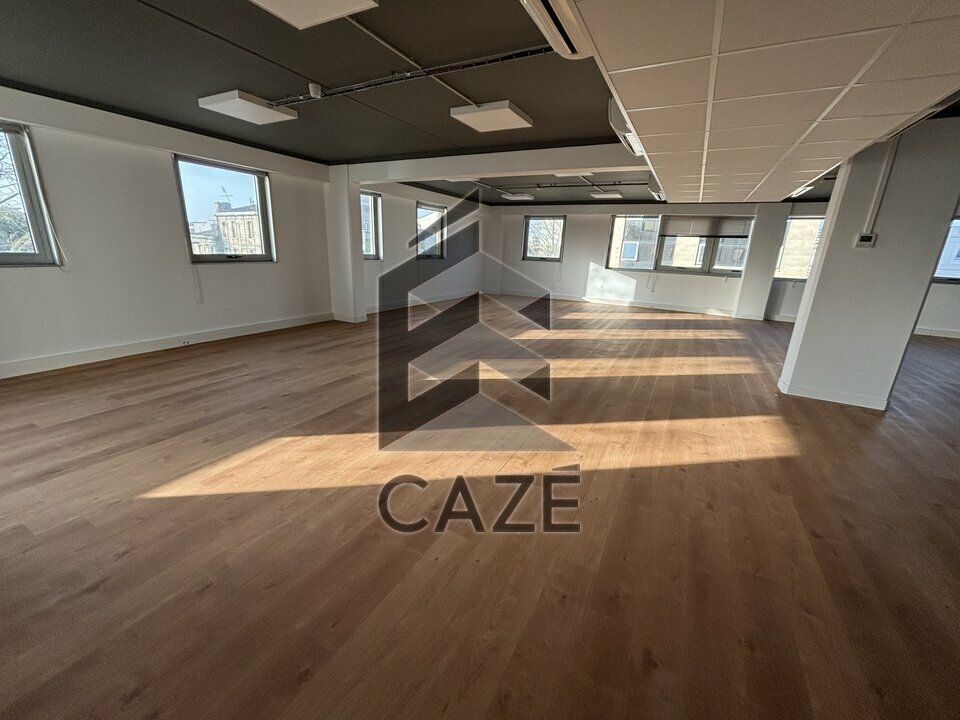 BORDEAUX MÉRIADECK – PLATEAU DE BUREAUX RÉNOVÉ DE 374 M² AVEC PARKINGS
