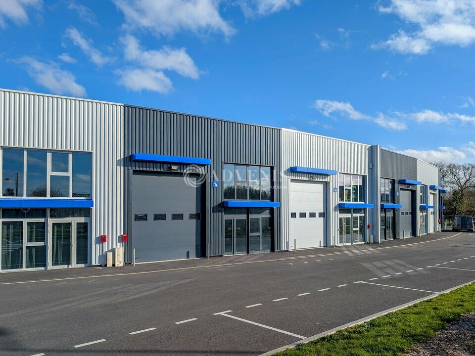 Vente local d''activites 1223 m² divisibles à partir de 170 m²