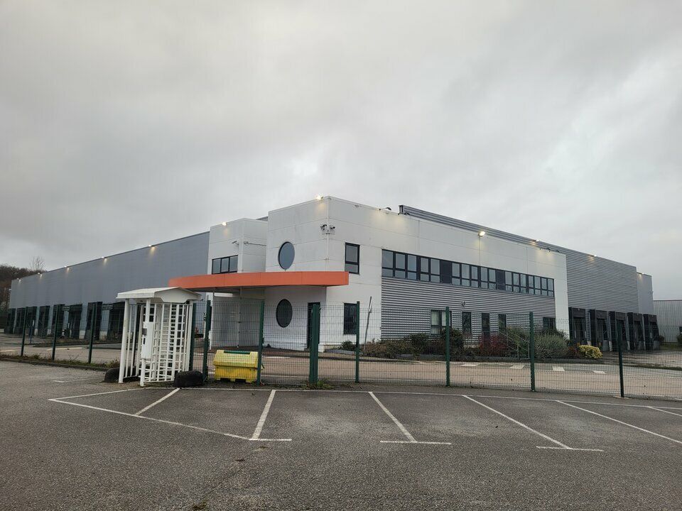 Location entrepot 6617 m² non divisibles