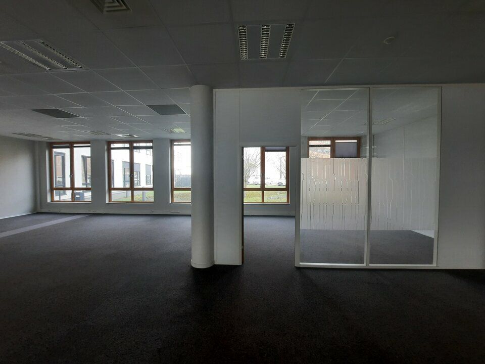 Immeuble récent certifié HQE / label BBC et EFFINERGIE - Vitrine - Parkings.  