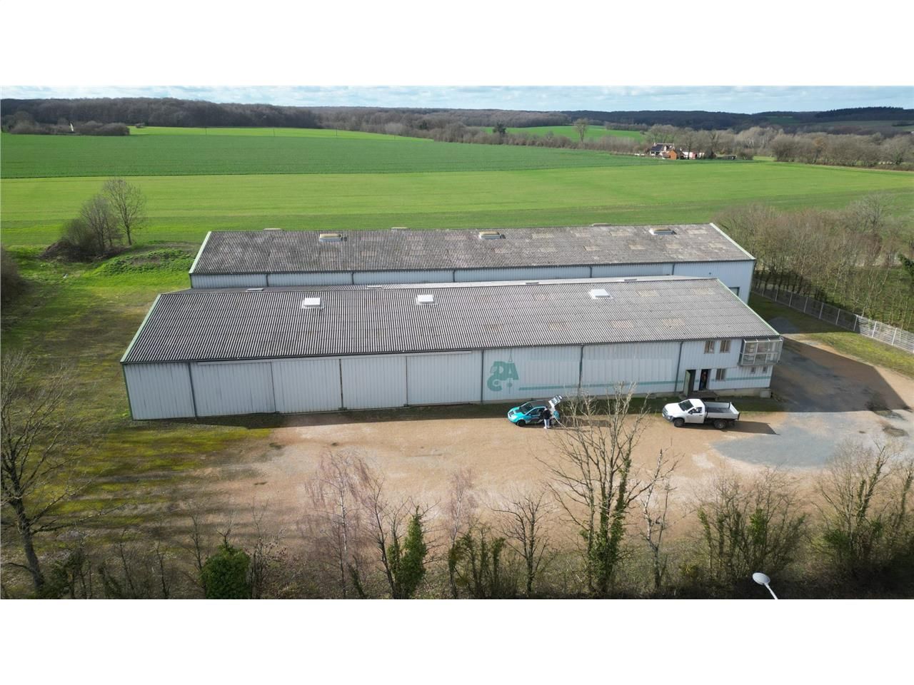 Vente local 2170 m² à Thiron-Gardais