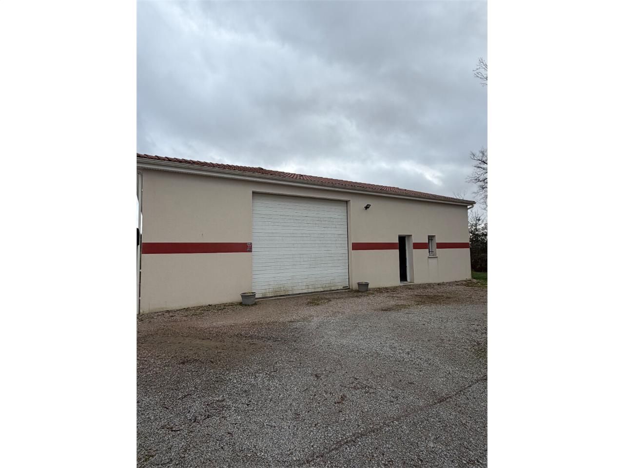 Vente local 250.00 m² à COUZEIX