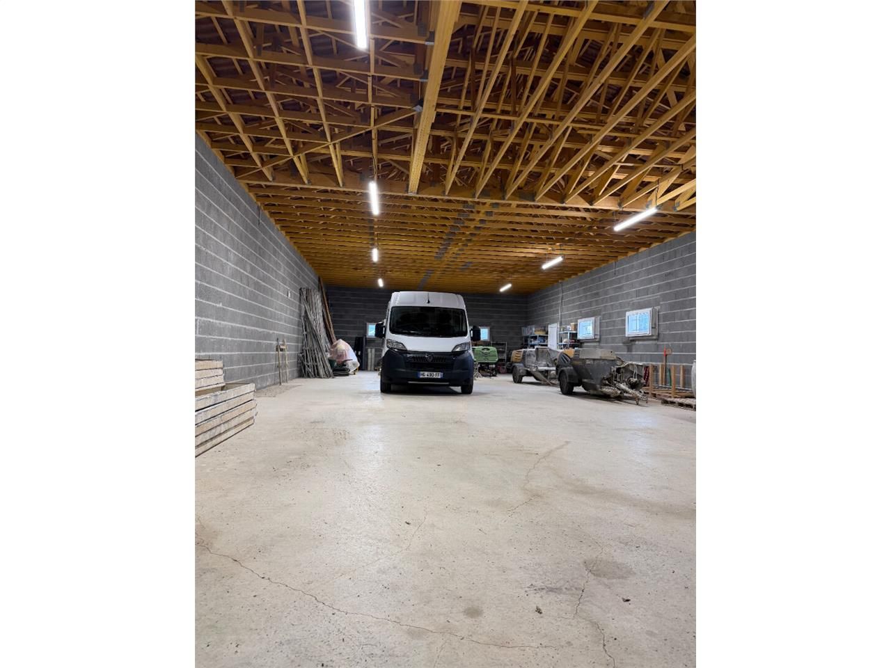 Vente local 250.00 m² à COUZEIX