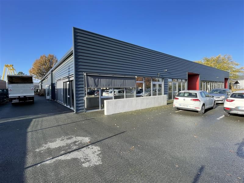Location local d''activites 1320 m² non divisibles